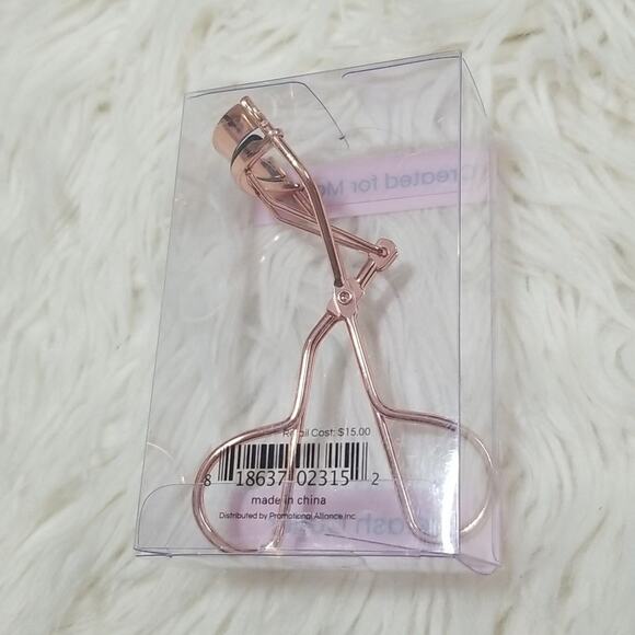 New! Macy's Rose gold Eyelash curler - Picture 2 of 2